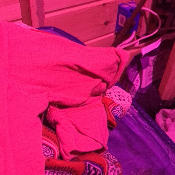 Hollister - Picture 3 of 4